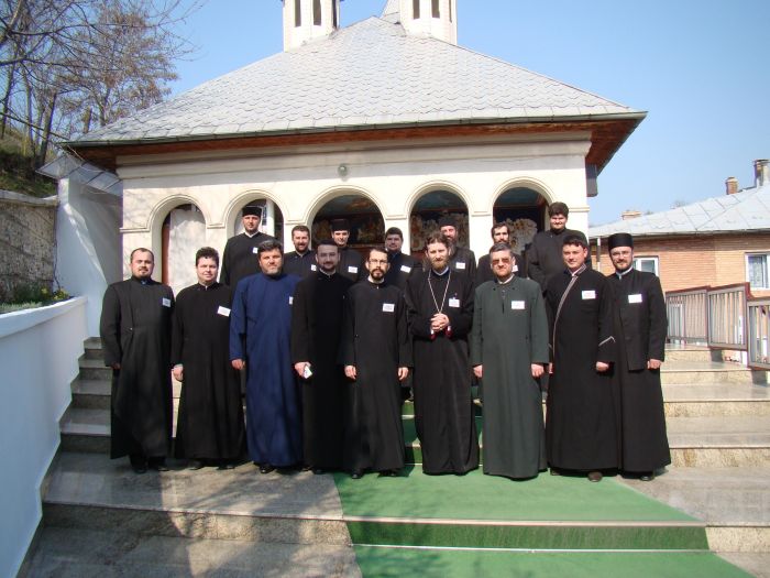 În cadrul proiectului “Alege Şcoala!” s-a desfăşurat, în zilele de 4-5 aprilie a.c., la Sfânta Mânăstire Clocociov, un seminar de pregătire ca formatori a celor 14 preoţi din Protoieria Slatina […]
