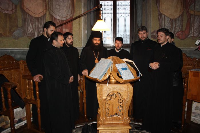 Sâmbătă 28 ianuarie, Preasfinţitul Părinte Sebastian a participat la slujba privegherii de la Mănăstirea Brâncoveni. S-a cântat alternativ, la două străni − la strana din dreapta corul măicuţelor, iar la […]