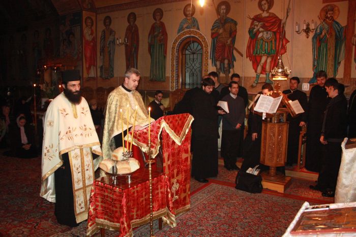 Sâmbătă 4 februarie, Preasfinţitul Părinte Sebastian a participat la slujba privegherii de la Mănăstirea Clocociov. S-a cântat alternativ, la două străni − la strana din dreapta corul măicuţelor, iar la […]