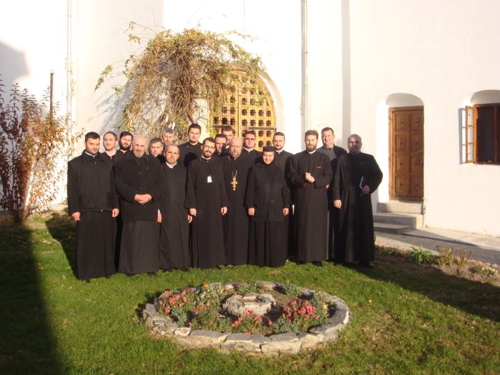 În cadrul proiectului “Alege Şcoala!” , în zilele de 28-29 noiembrie se desfăşoară la Mânăstirea Brâncoveni un seminar de pregătire ca formatori a 14 preoţi din Protoieria Caracal. Scopul seminarului este […]
